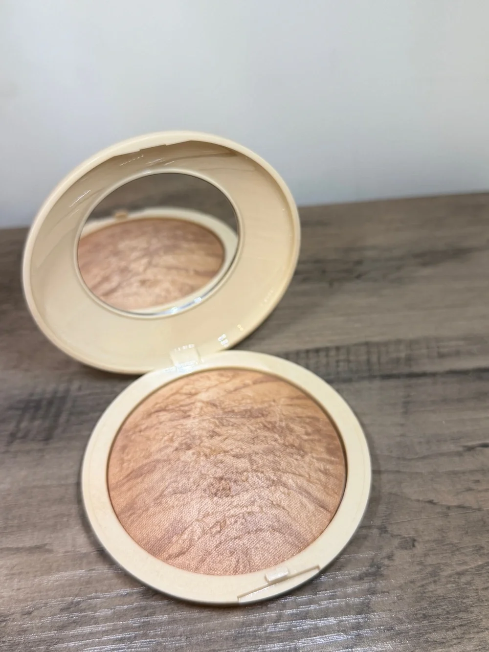 Laura Geller Baked Illuminating Face and Body Bronzer - Golden Hour
